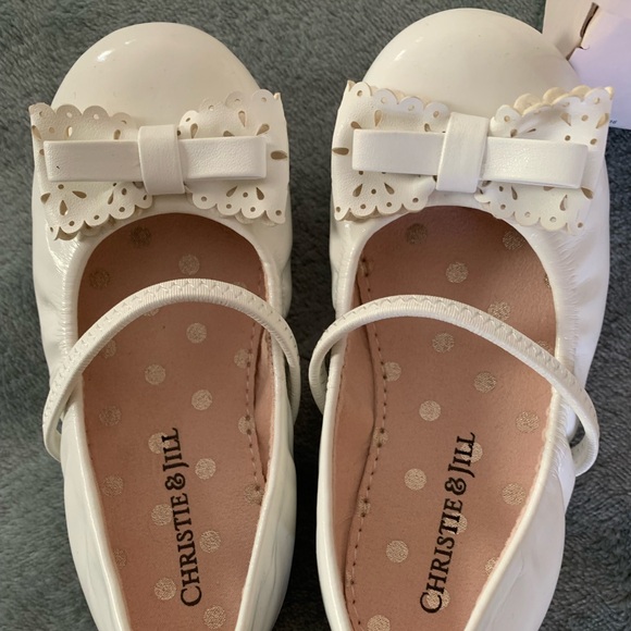 Christie and Jill white toddler girl shoes size 8. New in box, never worn. - Picture 5 of 5